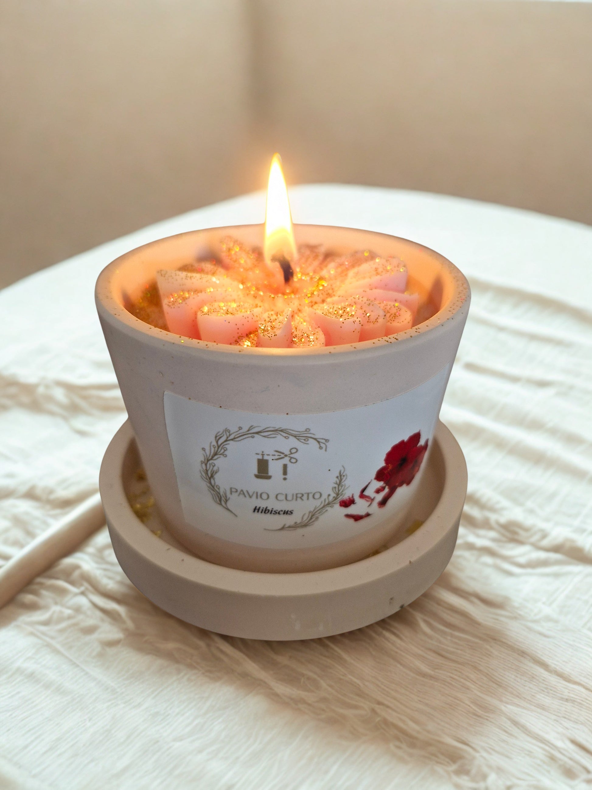 Vela de soja em copo de gesso Hibiscus — vista de cima